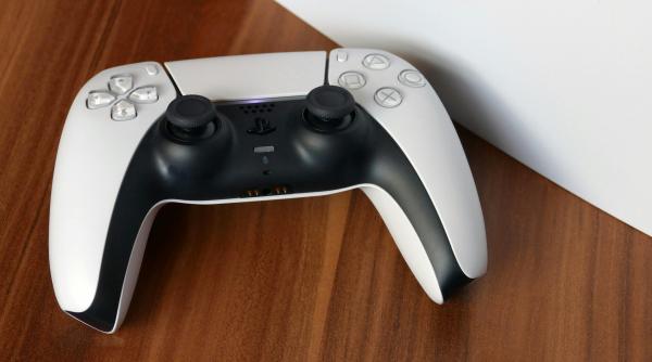 Industria jocurilor video îşi revine, pe fondul vânzărilor susţinute de console PS5 şi Xbox