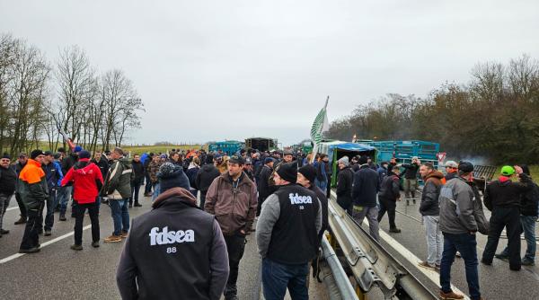 Fermierii francezi anunță ”asediul” Parisului