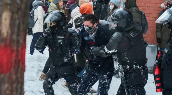 Rusia. Lege pentru confiscarea averilor celor care discreditează armata