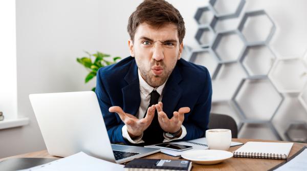 e-Factura, ca bomboana pe colivă. Adrian Negrescu: ”O afacere pentru băieți deștepți”