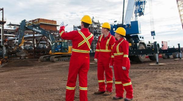 Cehii vor să cumpere participația Shell la rafinăria MiRO