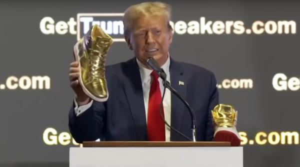 Încălţămintea sport lansată de Donald Trump în SUA, dorită de tot mai mulți cumpărători