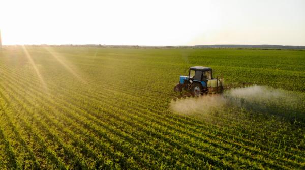 Comisarul european pentru agricultură este de acord să schimbe abordarea pentru normele ecologice care vizează fermierii