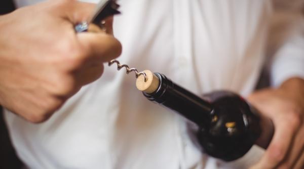 China va ridica măsurile antidumping impuse pentru importurile de vin australian