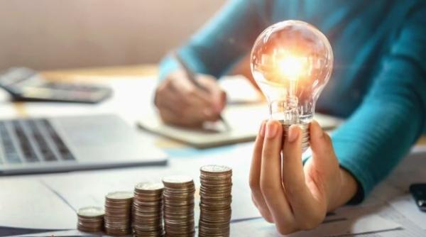 Spaniolii consumă curent electric aproape pe gratis