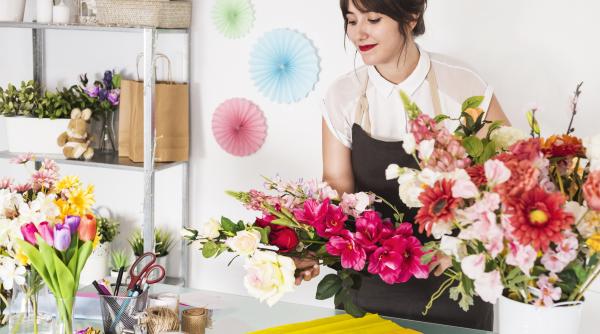 Studiu: Mărţişorul şi Ziua Femeii, o afacere de peste 40 de milioane de euro