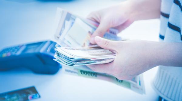 Plata cu numerar. Norvegia vrea să protejeze acest drept al consumatorilor