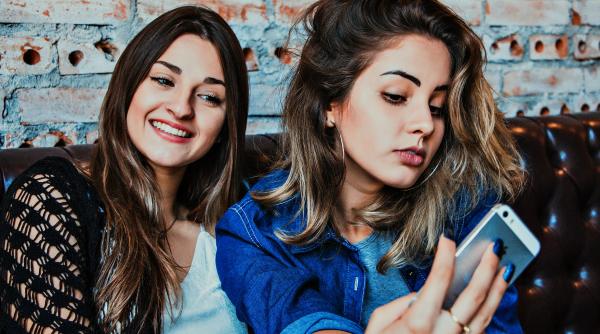 Cele mai frecvente greșeli financiare pe care le fac tinerii. Adrian Mitroi, despre "FOMO": Frica de a nu fi în trend