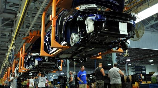 Marii producători auto europeni cer sprijinul UE pentru a face față concurenței chineze