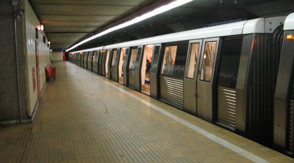 Creșterea capacității de transport de pe principala magistrală de metrou, M2, în discuții la Guvern