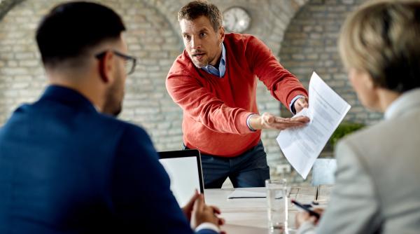 Meta, Microsoft și X atacă Apple! Giganții lumii s-au luat la harță