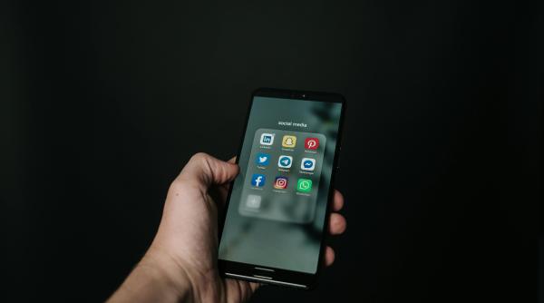 UE a declanșat o serie de investigații asupra Google, Apple și Meta