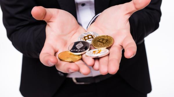 Valoarea Bitcoin revine la pragul de peste 70.000 dolari