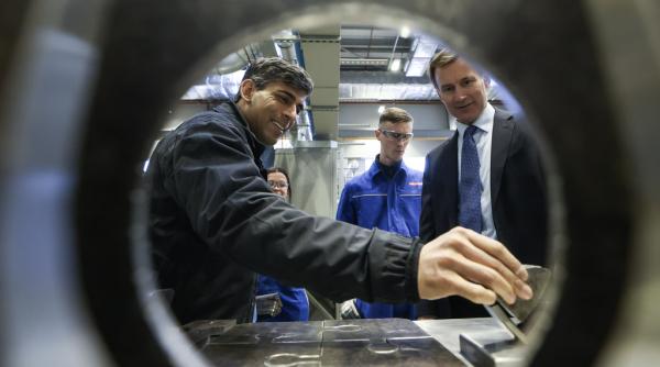 Premierul britanic, Rishi Sunak, constrâns să nu mai vândă arme Israelului