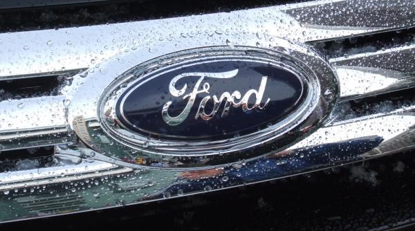 Ford amână lansarea a două modele complet electrice, în favoarea modelelor hibrid