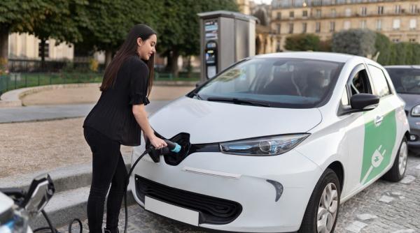 Înmatriculările de mașini electrice au scăzut dramatic