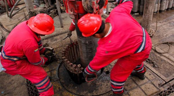 Combustibilii, tot mai scumpi. Brent a sărit de 90$ pe baril