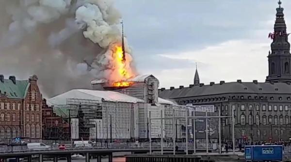Incendiu de proporții la Bursa de la Copenhaga