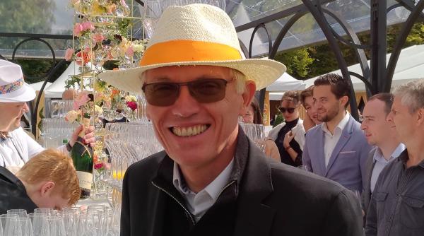 Șeful Stellantis își apără salariul de 36,5 milioane de euro