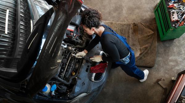 Studiu: Fraudele în asigurări auto afectează prețul polițelor RCA! Ce spun șoferii români