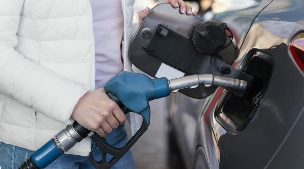 Benzina și motorina s-au ieftinit substanțial în România. Care sunt prețurile 