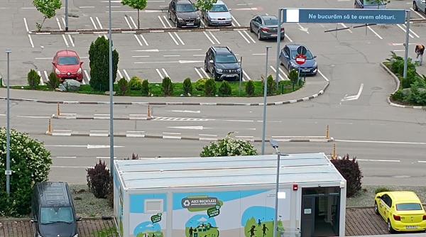 Hora reciclării se împiedică: Parlamentar pus "să sufle în sticlă să se umfle", ca să i-o primească aparatul