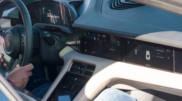 Porsche recheamă mii de modele electrice. Probleme la baterie