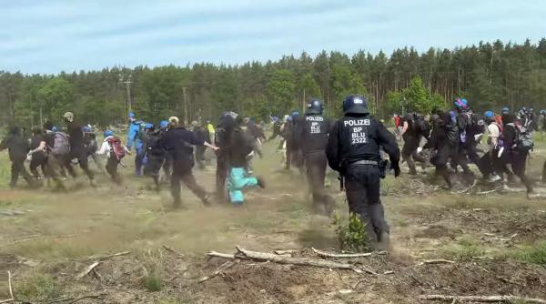 Activiștii de mediu au atacat fabrica Tesla de lângă Berlin