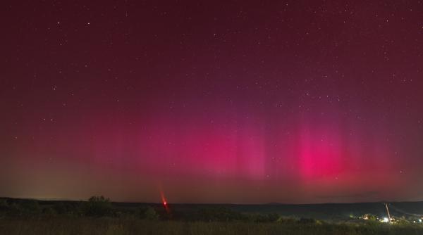 Fenomen extrem de rar pentru România, aurora boreală. Furtuna solară poate afecta telecomunicațiile și sistemul energetic