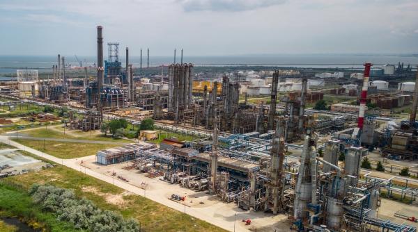 Rompetrol anunţă finalizarea reviziei generale a rafinăriei Petromidia. 30 de companii au participat la lucrări