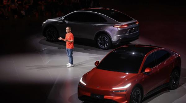 Chinezii au lansat o nouă mașină electrică care pune Tesla în dificultate