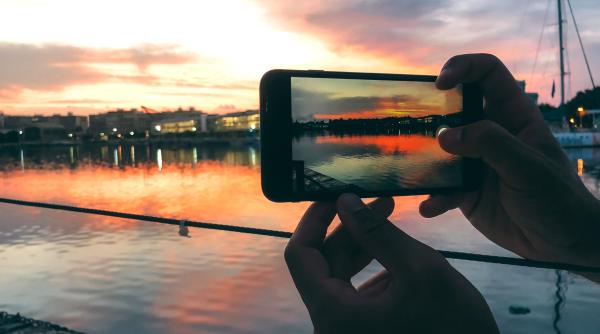 Sony prezintă două noi smartphone-uri Xperia