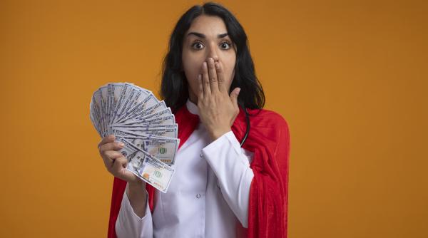 Companiile care oferă angajaților prime echivalente cu opt salarii