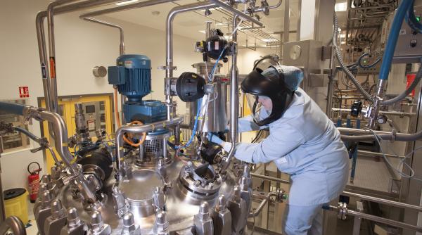 Investiție colosală: Astrazeneca va construi o fabrică unică 