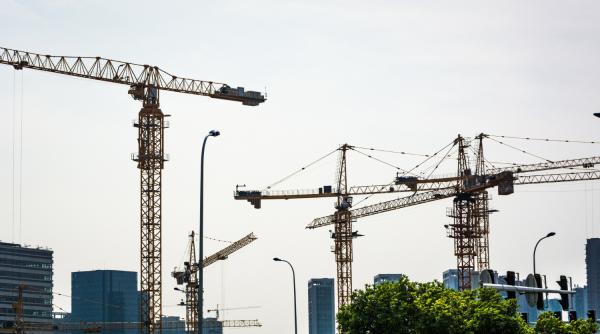 Construcțiile în cădere liberă? Cifrele momentului