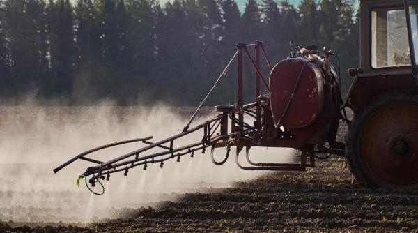 Apele din Europa, contaminate puternic cu un produs chimic fabricat de om