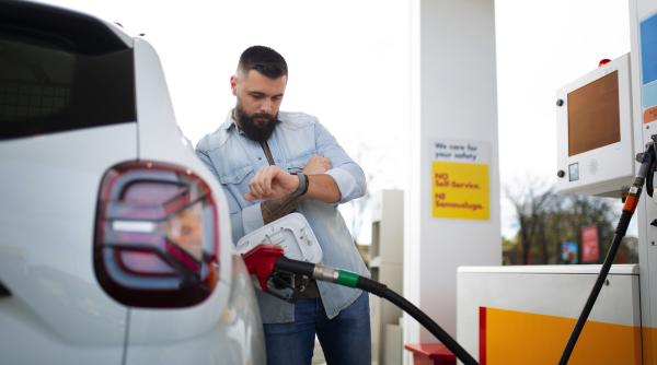 Prețul carburanților la început de săptămână. Cât costă benzina și motorina
