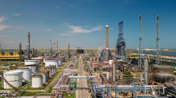Reactoare de ultimă generaţie instalate la rafinăria Petromidia