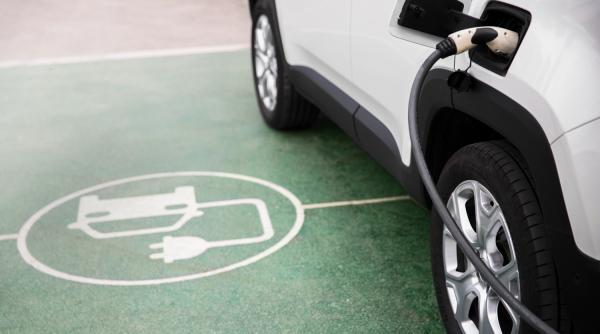 OMV Petrom vrea să ajungă la 1.000 de puncte de încărcare pentru vehicule electrice