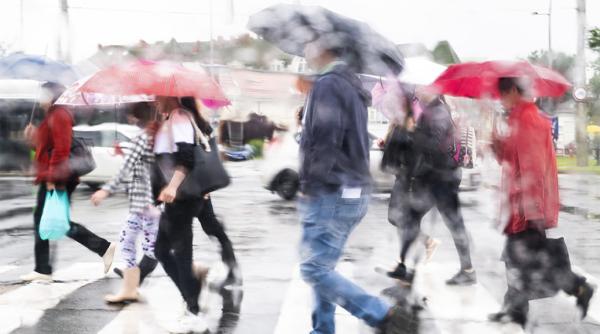 Alertă Meteo: Cod galben de ploi torențiale și inundații în Moldova și Carpații Orientali