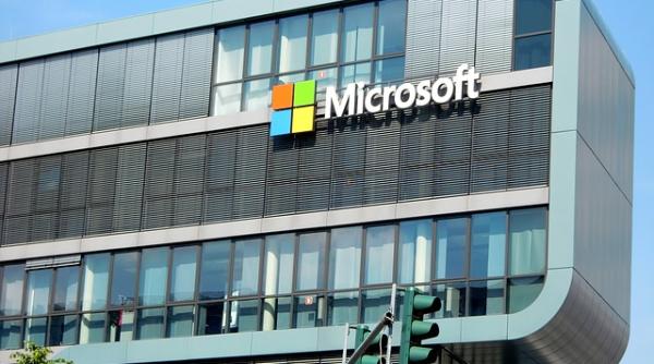 Microsoft concediază sute de angajați în cadrul departamentului său de cloud computing