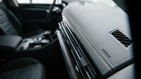 Airbag-uri defecte: Opt milioane de vehicule rechemate în service 