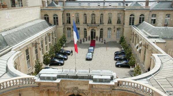 Bruxelles va deschide procedură de deficit excesiv împotriva Parisului