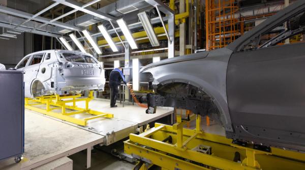 China și UE vor negocia asupra taxelor vamale pentru mașinile electrice