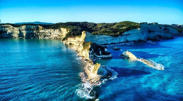 Plouă cu amenzi pe plajele din Grecia 