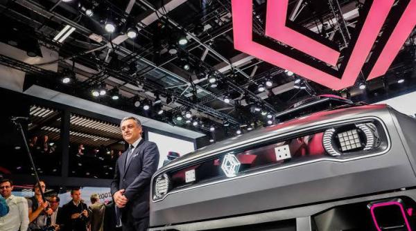 Șeful Renault cere temperarea ritmului de tranziție la mașinile electrice