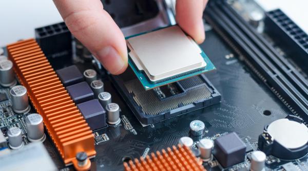 Amazon creează un cip mai ieftin și mai performant decât cel al Nvidia