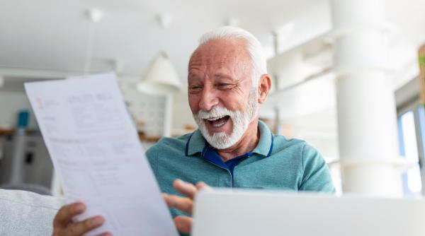 În ce condiții un salariat poate continua activitatea după împlinirea vârstei de pensionare