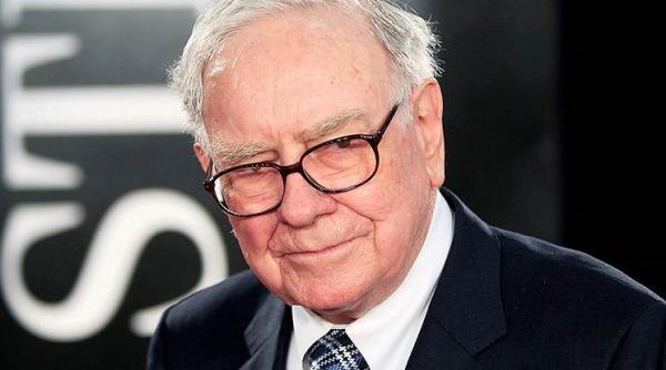 Warren Buffet s-a descotorosit de aproape 50% din acțiunile Apple