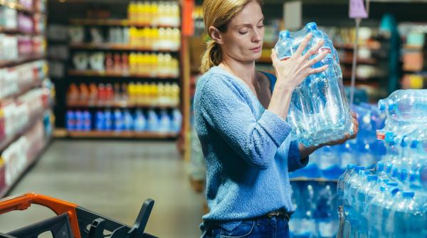 Nereguli la comercianții care vând apă. ANPC a aplicat amenzi